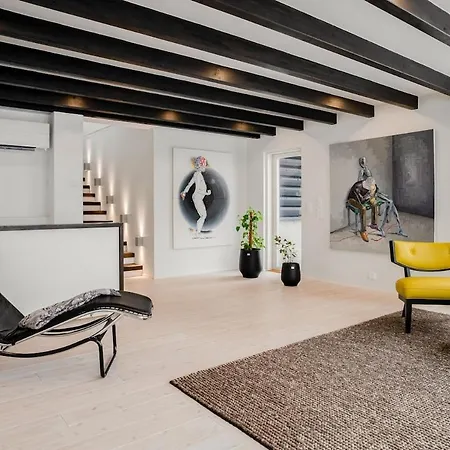 Luxury Lakefront By Hilla *